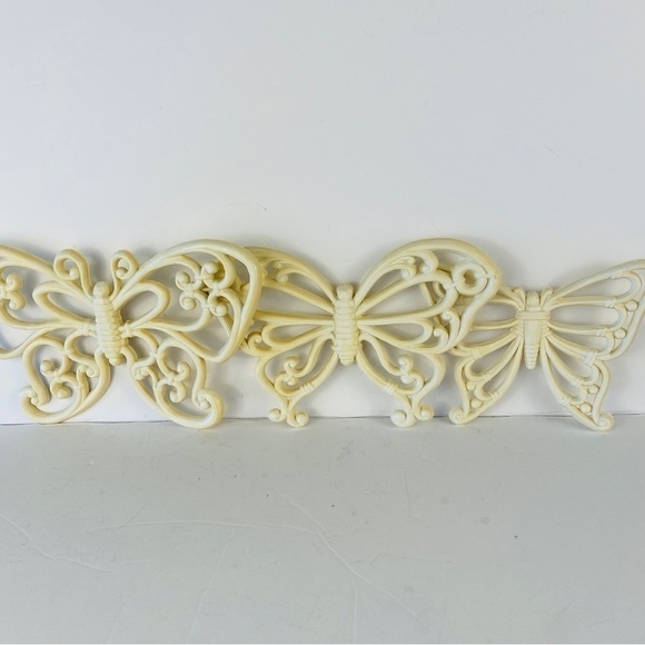 Home Co. Butterflies set of three plastic wall decor, cream colour vintage - Picture 10 of 10